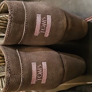 TOMS Desert Wedge Grey Suede Womens Shoe New never worn **has scuff mark on heel